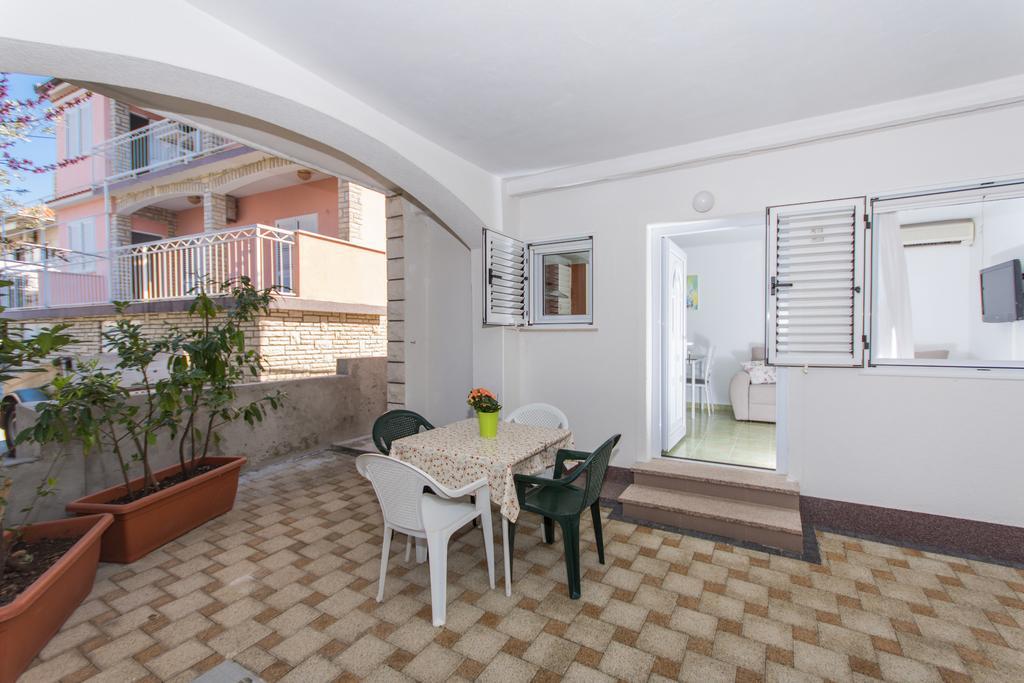 Apartment Mika 2 Trogir Bagian luar foto